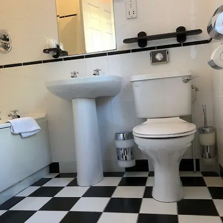 Amber Hill Bed & Breakfast 3*