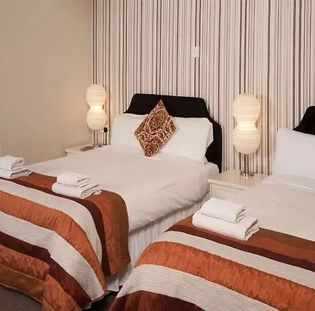 לינה וארוחת בוקר Amber Hill